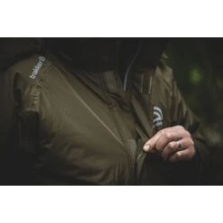 Traje De Invierno De 3 Piezas Trakker CR 32 Traje De Invierno De 3 Piezas Trakker CR -DYNAMITE BAITS Tienda de ventas 206339 206344 Trakker CR 3 3 Piece Winter Suit LIFESTYLE 4 550x550w