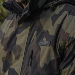 Traje De Camuflaje Avid Carp Arctic 50 -DYNAMITE BAITS Tienda de ventas Avid20Carp20Arctic205020Camo20Suit20 550x550 1