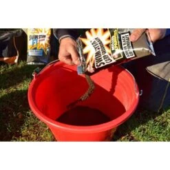 DYNAMITE BAITS Expansores Fresados Dynamite Swim Stim Amino Original 750g 7 DYNAMITE BAITS Expansores Fresados Dynamite Swim Stim Amino Original 750g -DYNAMITE BAITS Tienda de ventas SEQ 2 2 Now pour in three times as much of Black Milled Expander groundbait 550x550w 3