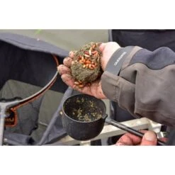 DYNAMITE BAITS Dynamite Swim Stim Commercial Groundbait Silver Fish Dark 900g 16 DYNAMITE BAITS Dynamite Swim Stim Commercial Groundbait Silver Fish Dark 900g -DYNAMITE BAITS Tienda de ventas The short line os kicked off with one ball fo gorundbait with maggots and casters 550x550w