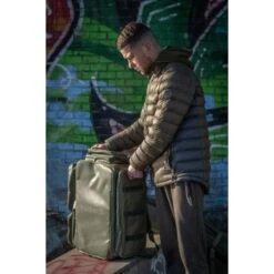 Mochila De Lujo Trakker NXG -DYNAMITE BAITS Tienda de ventas Trakker NXG Luggage Lifestyle Shoot Feb 011 550x550h