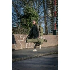 Trakker NXG 5 Rod Manga Acolchada 12 Pies -DYNAMITE BAITS Tienda de ventas Trakker NXG Luggage Lifestyle Shoot Feb 130 550x550h