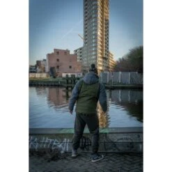 Trakker Downpour Roll-Up Carryall -DYNAMITE BAITS Tienda de ventas Trakker NXG Luggage Lifestyle Shoot Feb 185 550x550h