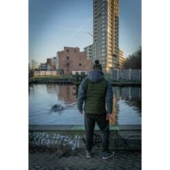 Trakker Downpour Roll-Up Carryall -DYNAMITE BAITS Tienda de ventas Trakker NXG Luggage Lifestyle Shoot Feb 187 550x550h