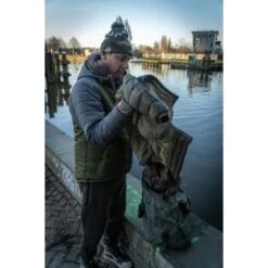 Trakker Downpour Roll-Up Carryall -DYNAMITE BAITS Tienda de ventas Trakker NXG Luggage Lifestyle Shoot Feb 193 550x550h