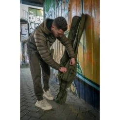 Trakker NXG 5 Rod Manga Acolchada 12 Pies -DYNAMITE BAITS Tienda de ventas Trakker NXG Luggage Lifestyle Shoot Feb 264 550x550h