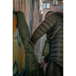 Trakker NXG 5 Rod Manga Acolchada 12 Pies -DYNAMITE BAITS Tienda de ventas Trakker NXG Luggage Lifestyle Shoot Feb 266 550x550h