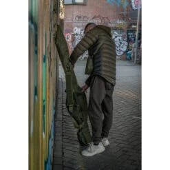 Trakker NXG 5 Rod Manga Acolchada 12 Pies -DYNAMITE BAITS Tienda de ventas Trakker NXG Luggage Lifestyle Shoot Feb 268 550x550h