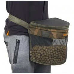 Riñonera Fox Camolite Standard Boilie 9 Riñonera Fox Camolite Standard Boilie -DYNAMITE BAITS Tienda de ventas boilie bag large in use 550x550w
