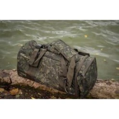 Bolsa De Ropa Shimano Trench Incl. Correa De Hombro Aerodinámica -DYNAMITE BAITS Tienda de ventas clothing team outdoors 550x550w